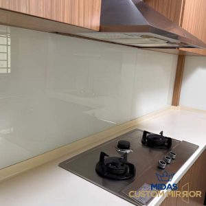 glass-backsplash-installation-services-midas-custom-mirror-singapore-hdb-east-coast-2