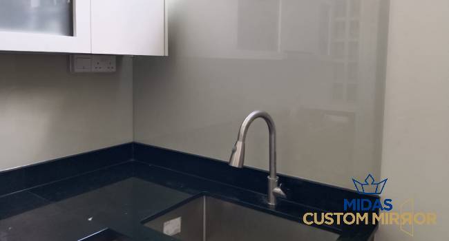 glass-backsplash-installation-services-midas-custom-mirror-singapore-landed-east-coast