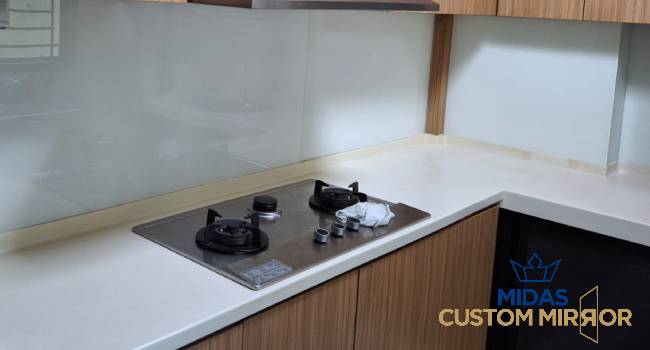 glass-backsplash-installation-services-midas-custom-mirror-singapore-hdb-woodlands-1
